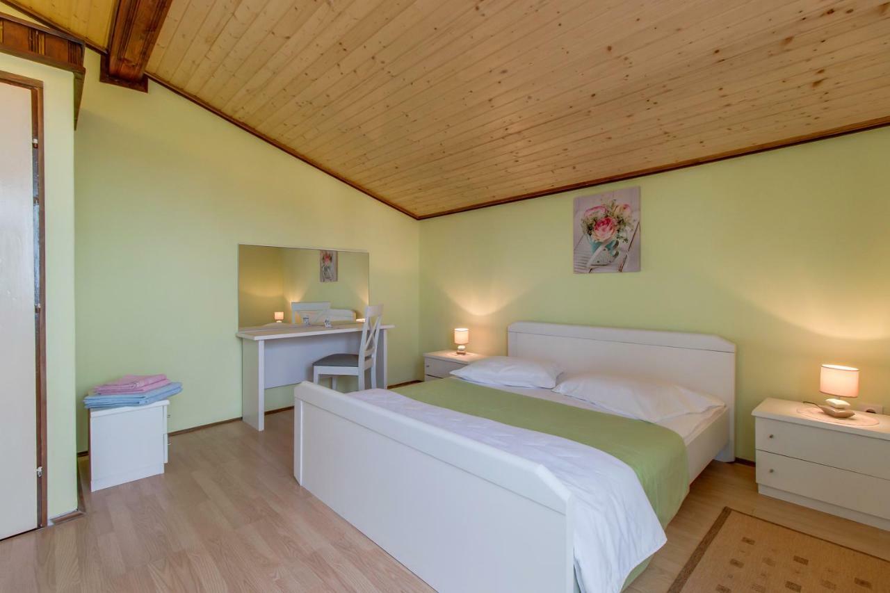 מאלי לוסיניי Apartment Malvina מראה חיצוני תמונה